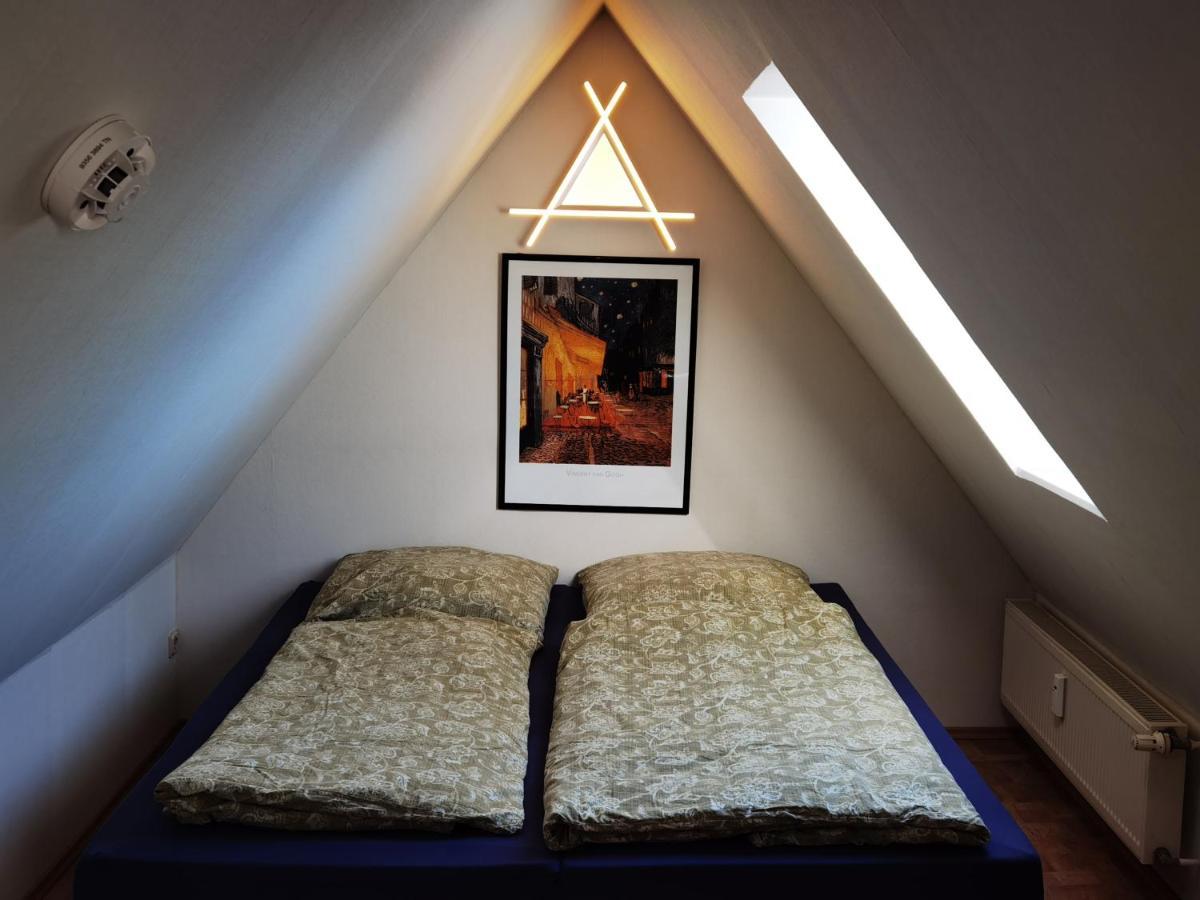 Gemuetliche Dachwohnung Mit Kleiner Oder Grosser Dachterrasse Nebeneinander Wolmirstedt Exterior foto