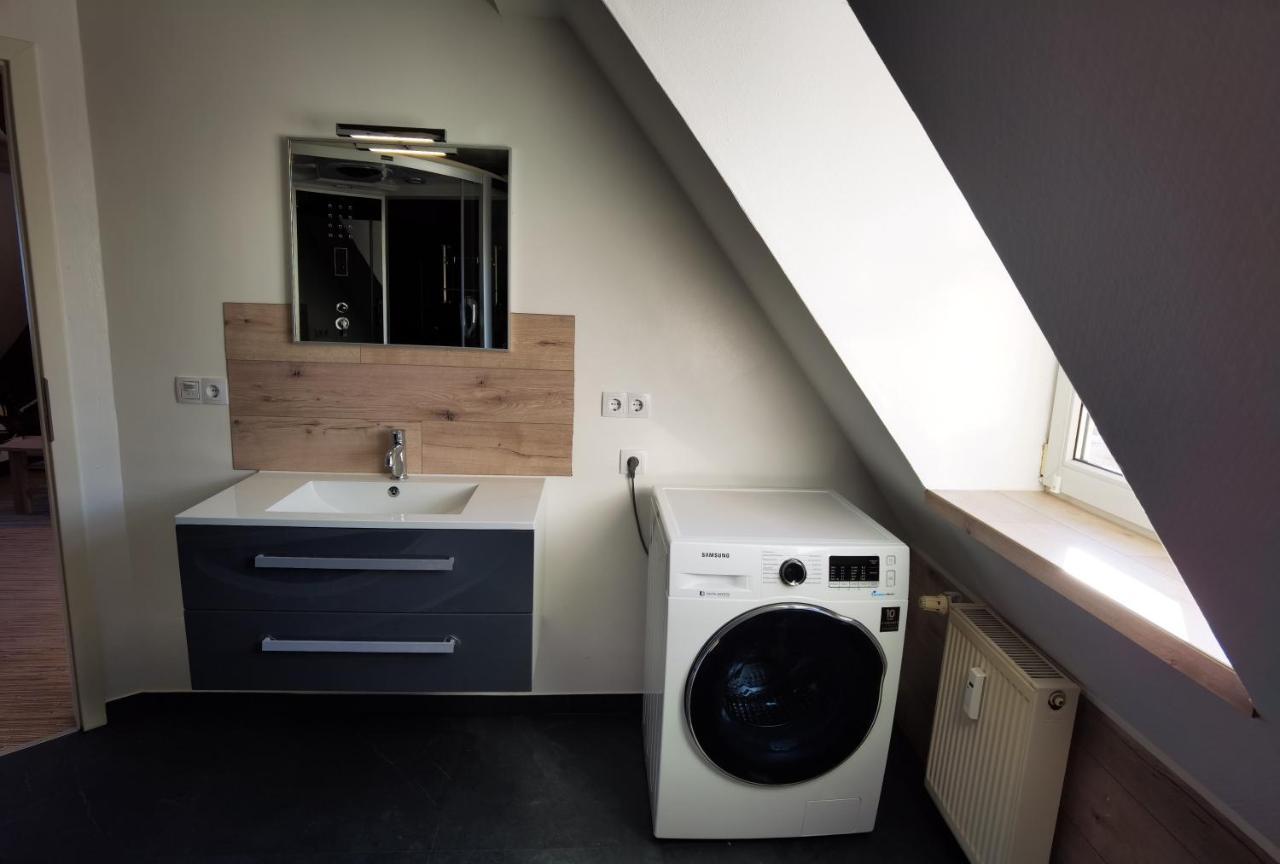 Gemuetliche Dachwohnung Mit Kleiner Oder Grosser Dachterrasse Nebeneinander Wolmirstedt Exterior foto