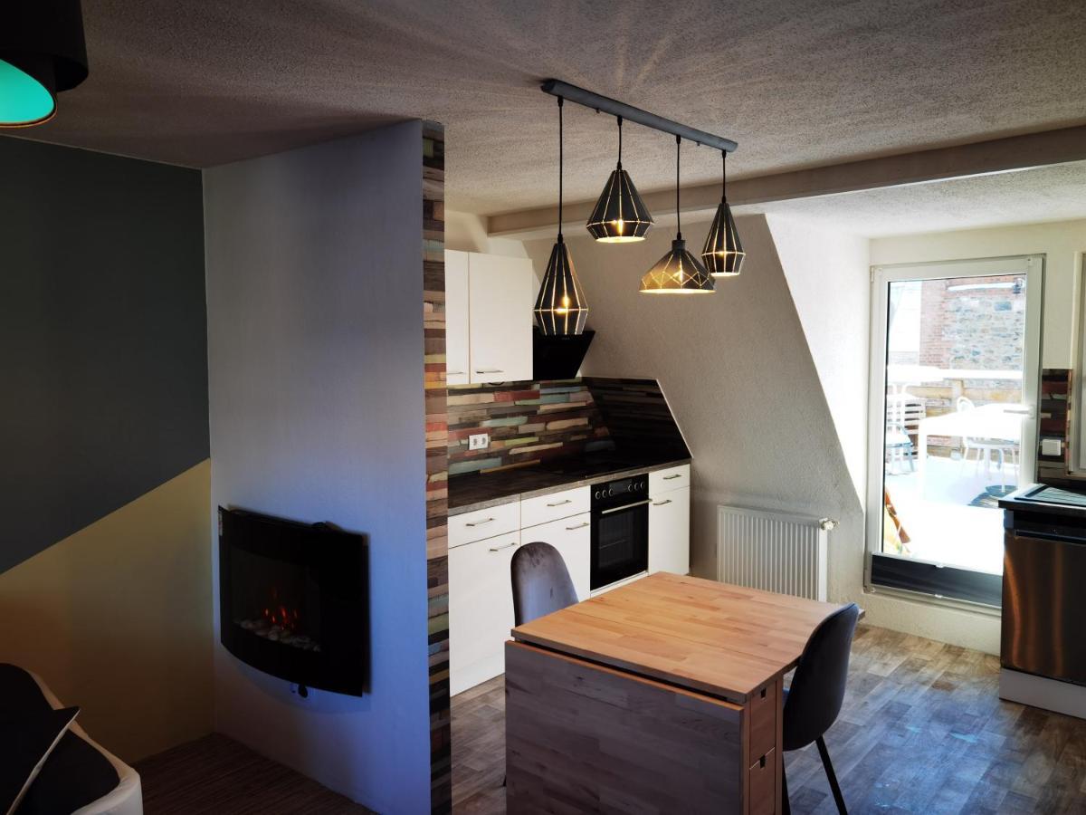 Gemuetliche Dachwohnung Mit Kleiner Oder Grosser Dachterrasse Nebeneinander Wolmirstedt Exterior foto