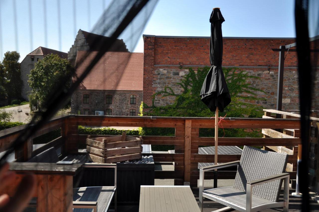 Gemuetliche Dachwohnung Mit Kleiner Oder Grosser Dachterrasse Nebeneinander Wolmirstedt Exterior foto